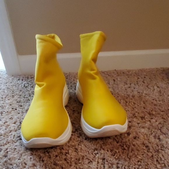 Sneakers/brand new - Picture 2 of 2